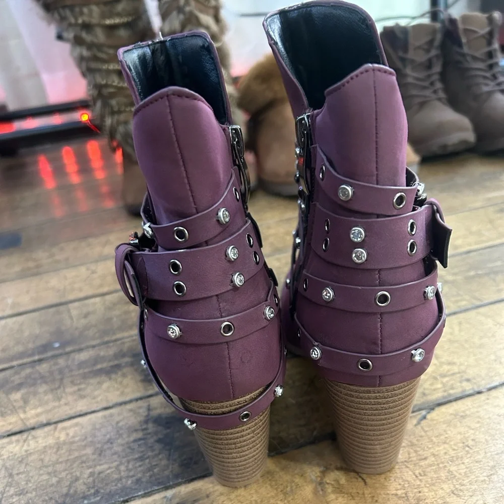 Booties - Picture 4 of 5